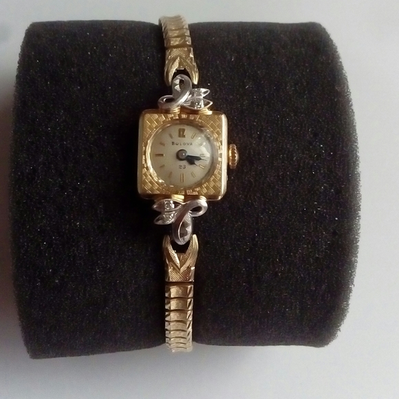 Bulova Jewelry - Bulova  Vintage Ladies Watch 🎉HP💕🎉